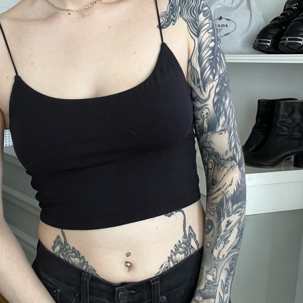Aritizia black crop top